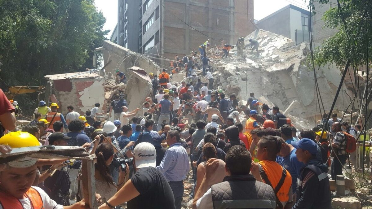 Massive human chain of volunteers and rescuers passing rubble in Mexico City after the 2017 earthquake.